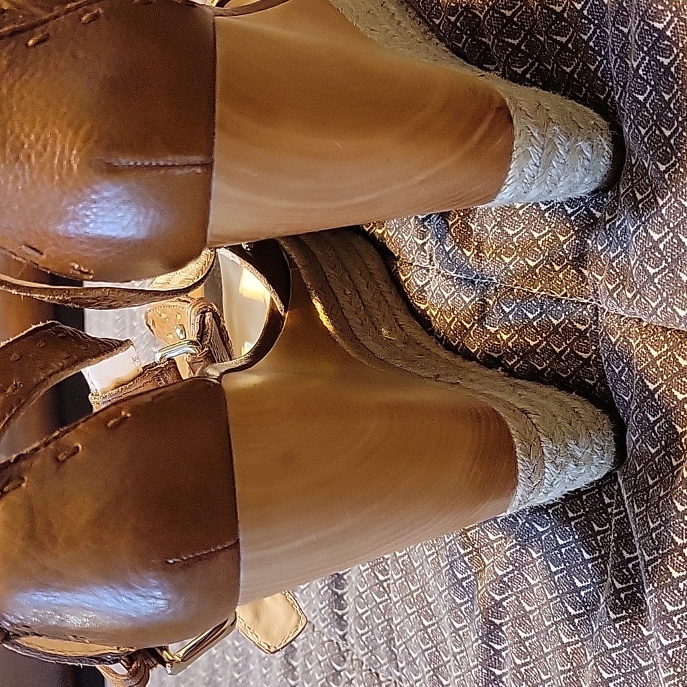 Shoes - Picture 3 of 4